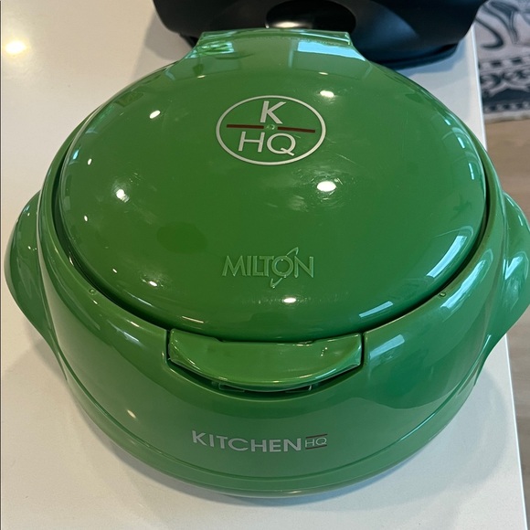 Other - Kitchen HQ Green Casserole Dish Warmer